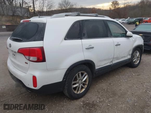 ✅ 2014 Kia Sorento LX • VIN: 5XYKT3A61EG441528 • Lot: 43716580. Wystawiony na IAAI z przebiegiem 172 533 mil. Bezpłatny archiwum sprzedaży aukcyjnych z USA i szczegółowy raport historii pojazdu na DreamBid. Zdjęcie 4.
