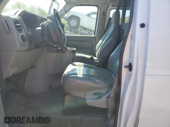 ✅ 2011 Ford Econoline Cargo Commercial • VIN: 1FTNE2EW4BDA69107 • Лот: 81269575. Опубликован ранее на Copart с пробегом 201 353 миль. Бесплатный доступ к архиву аукционных продаж из США и подробный отчёт об истории автомобиля на DreamBid. Изображение 7.