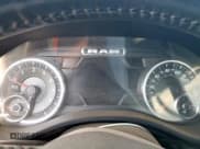 ✅ 2022 Ram 1500 Big Horn • VIN: 1C6SRFFT4NN400485 • Lot: 63511745. Wystawiony na Copart z przebiegiem Nie podano. Bezpłatny archiwum sprzedaży aukcyjnych z USA i szczegółowy raport historii pojazdu na DreamBid. Zdjęcie 9.