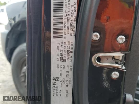 ✅ 2018 Ram 3500 Tradesman • VIN: 3C63RRGL0JG305154 • Лот: 81585535. Опубликован ранее на Copart с пробегом 158 520 миль. Бесплатный доступ к архиву аукционных продаж из США и подробный отчёт об истории автомобиля на DreamBid. Изображение 12.