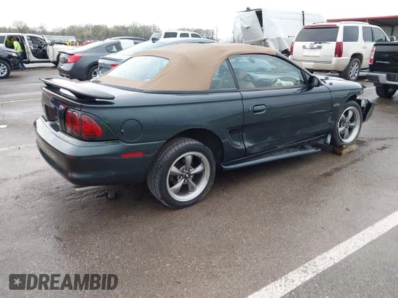 ✅ 1998 Ford Mustang GT • VIN: 1FAFP45X9WF105831 • Lot: 41891002. Wystawiony na IAAI z przebiegiem 80 381 mil. Bezpłatny archiwum sprzedaży aukcyjnych z USA i szczegółowy raport historii pojazdu na DreamBid. Zdjęcie 4.