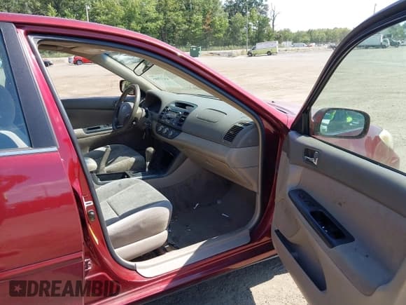 ✅ 2006 Toyota Camry LE • VIN: 4T1BF30K66U114494 • Lot: 43117085. Wystawiony na IAAI z przebiegiem 154 603 mil. Bezpłatny archiwum sprzedaży aukcyjnych z USA i szczegółowy raport historii pojazdu na DreamBid. Zdjęcie 5.