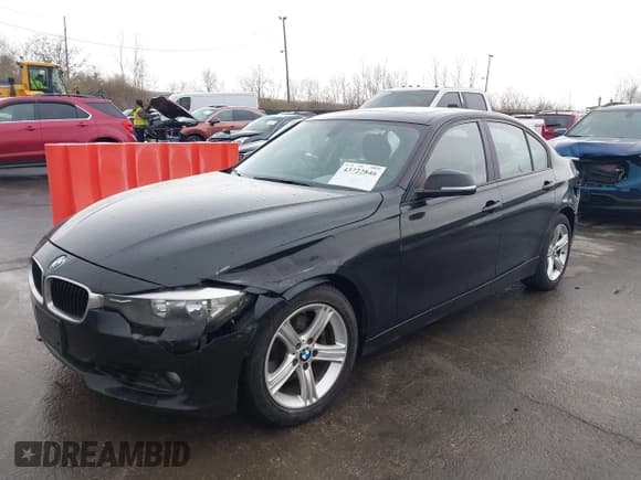 ✅ 2014 BMW 3 Series 328i xDrive • VIN: WBA3B5C54EF599613 • Лот: 43722846. Опубликован ранее на IAAI с пробегом 133 076 миль. Бесплатный доступ к архиву аукционных продаж из США и подробный отчёт об истории автомобиля на DreamBid. Изображение 17.
