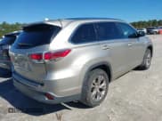 ✅ 2015 Toyota Highlander XLE • VIN: 5TDJKRFH0FS181784 • Lot: 43595000. Wystawiony na IAAI z przebiegiem 169 620 mil. Bezpłatny archiwum sprzedaży aukcyjnych z USA i szczegółowy raport historii pojazdu na DreamBid. Zdjęcie 4.