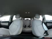 ✅ 2019 Volkswagen Tiguan SE • VIN: 3VV2B7AX3KM004357 • Lot: 43395115. Wystawiony na IAAI z przebiegiem 111 568 mil. Bezpłatny archiwum sprzedaży aukcyjnych z USA i szczegółowy raport historii pojazdu na DreamBid. Zdjęcie 18.