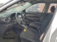 ✅ 2024 Nissan Kicks S • VIN: 3N1CP5BV6RL524285 • Лот: 94339955. Опубликован ранее на Copart с пробегом 22 647 миль. Бесплатный доступ к архиву аукционных продаж из США и подробный отчёт об истории автомобиля на DreamBid. Изображение 7.