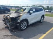 ✅ 2025 Toyota Highlander LE • VIN: 5TDKDRAH8SS555073 • Лот: 43012032. Опубликован ранее на IAAI с пробегом 13 миль. Бесплатный доступ к архиву аукционных продаж из США и подробный отчёт об истории автомобиля на DreamBid. Изображение 2.