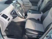 ✅ 2015 Toyota Prius Two • VIN: JTDZN3EU5FJ035738 • Lot: 82232825. Wystawiony na Copart z przebiegiem 134 710 mil. Bezpłatny archiwum sprzedaży aukcyjnych z USA i szczegółowy raport historii pojazdu na DreamBid. Zdjęcie 7.