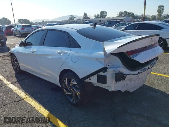 ✅ 2025 Hyundai Elantra SEL Sport • VIN: KMHLM4DG8SU868562 • Lot: 43215752. Listed on IAAI with 6,517 mi. Free auction sales archive from the USA and detailed vehicle history report at DreamBid. Image 3.