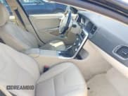 ✅ 2015 Volvo S60 T5 Premier • VIN: YV1612TK7F1342588 • Lot: 43488576. Wystawiony na IAAI z przebiegiem 81 838 mil. Bezpłatny archiwum sprzedaży aukcyjnych z USA i szczegółowy raport historii pojazdu na DreamBid. Zdjęcie 5.