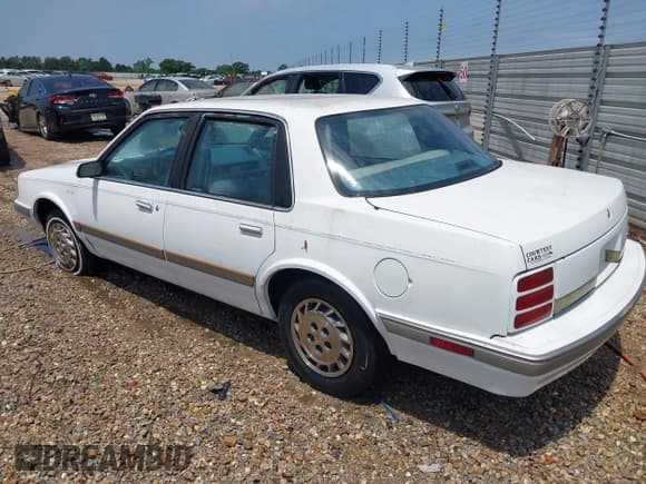✅ 1996 Oldsmobile Cutlass Ciera 1SA VX5 • VIN: 1G3AJ55MXT6302925 • Lot: 42310514. Wystawiony na IAAI z przebiegiem 130 963 mil. Bezpłatny archiwum sprzedaży aukcyjnych z USA i szczegółowy raport historii pojazdu na DreamBid. Zdjęcie 3.
