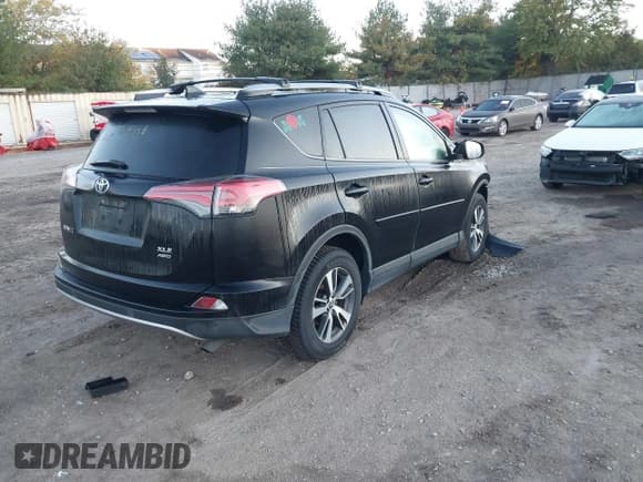 ✅ 2017 Toyota RAV4 XLE • VIN: 2T3RFREV3HW571164 • Лот: 43515669. Опубликован ранее на IAAI с пробегом 140 443 миль. Бесплатный доступ к архиву аукционных продаж из США и подробный отчёт об истории автомобиля на DreamBid. Изображение 4.