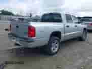 2008 Dodge Dakota SXT z VIN 1D7HW38K98S594036, wystawiony jako IAAI lot #42418267 z przebiegiem 77 135 mil mil oraz . Historia ofert i sprzedaży dostępna na DreamBid. Obrazek 4.
