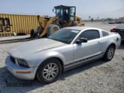 ✅ 2007 Ford Mustang Deluxe • VIN: 1ZVFT80N875282300 • Лот: 58549175. Опубликован ранее на Copart с пробегом 157 176 миль. Бесплатный доступ к архиву аукционных продаж из США и подробный отчёт об истории автомобиля на DreamBid. Изображение 1.