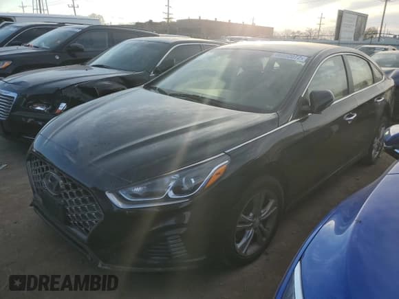 ✅ 2018 Hyundai Sonata Limited • VIN: 5NPE34AF3JH727046 • Лот: 66892072. Опубликован ранее на Copart с пробегом 70 674 миль. Бесплатный доступ к архиву аукционных продаж из США и подробный отчёт об истории автомобиля на DreamBid. Изображение 1.