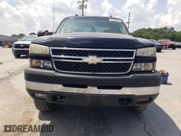 2005 Chevrolet Silverado 2500HD LT with VIN 1GCHK23225F906449, listed as a Copart auction lot 62258095 with 282,218 mi miles and Clean title. Bid and sale history available at DreamBid. Image 5.