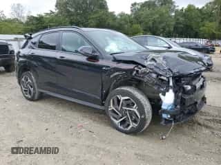 2025 Hyundai Kona N Line S с VIN KM8HBCA37SU239558, выставлен на аукционе Copart как лот 80994935 с пробегом 9 589 миль миль и Списание • Salvage title. История ставок и продаж доступна на DreamBid. Изображение 4.