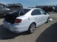 ✅ 2017 Volkswagen Jetta S • VIN: 3VW2B7AJXHM343584 • Lot: 32564453. Wystawiony na IAAI z przebiegiem Nie podano. Bezpłatny archiwum sprzedaży aukcyjnych z USA i szczegółowy raport historii pojazdu na DreamBid. Zdjęcie 4.