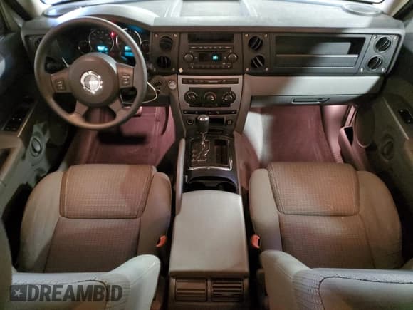 ✅ 2006 Jeep Commander • VIN: 1J8HH48K16C206629 • Lot: 92468065. Wystawiony na Copart z przebiegiem 120 021 mil. Bezpłatny archiwum sprzedaży aukcyjnych z USA i szczegółowy raport historii pojazdu na DreamBid. Zdjęcie 8.