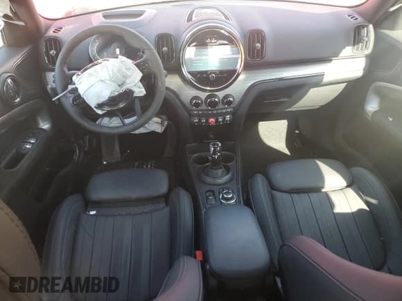 ✅ 2024 MINI Countryman Cooper S • VIN: WMZ83BR0XR3R52959 • Lot: 49408755. Listed on Copart with 7,933 mi. Free auction sales archive from the USA and detailed vehicle history report at DreamBid. Image 8.