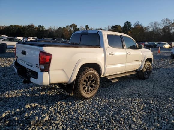✅ 2023 Toyota Tacoma SR5 • VIN: 3TMCZ5AN0PM624785 • Lot: 90683805. Wystawiony na Copart z przebiegiem 8 274 mil. Bezpłatny archiwum sprzedaży aukcyjnych z USA i szczegółowy raport historii pojazdu na DreamBid. Zdjęcie 3.