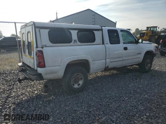 ✅ 2005 Chevrolet Silverado 2500HD LS • VIN: 1GCHK29U15E215511 • Lot: 71245895. Wystawiony na Copart z przebiegiem 319 517 mil. Bezpłatny archiwum sprzedaży aukcyjnych z USA i szczegółowy raport historii pojazdu na DreamBid. Zdjęcie 3.