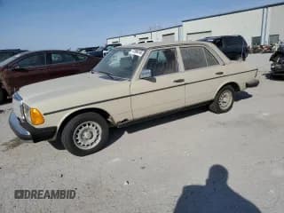 ✅ 1981 Mercedes-Benz 300 D • VIN: WDBAB30A2BB219265 • Лот: 77296414. Опубликован ранее на Copart с пробегом Не указан. Бесплатный доступ к архиву аукционных продаж из США и подробный отчёт об истории автомобиля на DreamBid. Изображение 1.