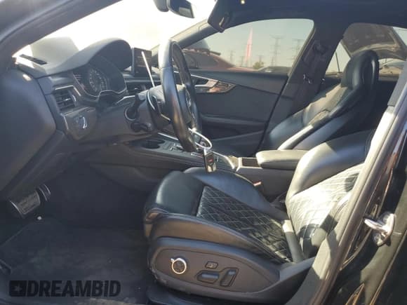 ✅ 2018 Audi S4 Premium Plus • VIN: WAUB4AF40JA111220 • Лот: 83956425. Опубликован ранее на Copart с пробегом 72 039 миль. Бесплатный доступ к архиву аукционных продаж из США и подробный отчёт об истории автомобиля на DreamBid. Изображение 7.