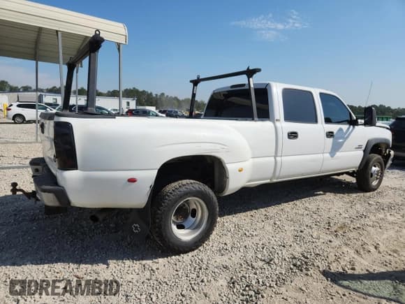 ✅ 2005 Chevrolet Silverado 1500 • VIN: 1GBJC33295F876875 • Лот: 81728055. Опубликован ранее на Copart с пробегом 224 542 миль. Бесплатный доступ к архиву аукционных продаж из США и подробный отчёт об истории автомобиля на DreamBid. Изображение 3.