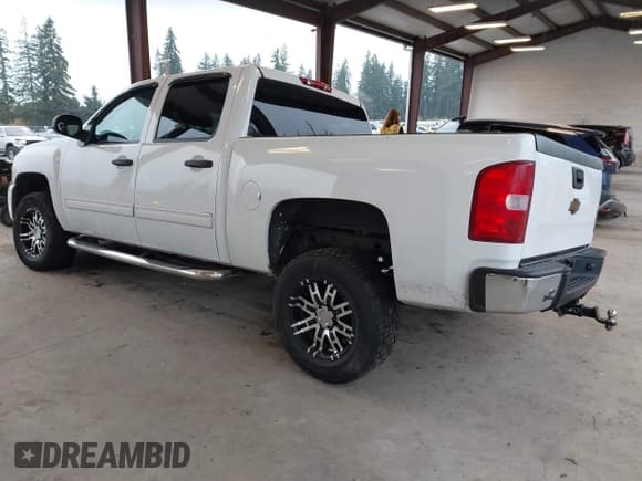 ✅ 2009 Chevrolet Silverado 1500 • VIN: 2GCFK135091126412 • Lot: 43780738. Wystawiony na IAAI z przebiegiem 136 801 mil. Bezpłatny archiwum sprzedaży aukcyjnych z USA i szczegółowy raport historii pojazdu na DreamBid. Zdjęcie 3.