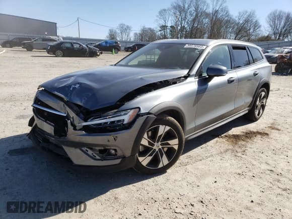 ✅ 2020 Volvo V60 • VIN: YV4102WK5L1035461 • Lot: 39978503. Wystawiony na Copart z przebiegiem 39 013 mil. Bezpłatny archiwum sprzedaży aukcyjnych z USA i szczegółowy raport historii pojazdu na DreamBid. Zdjęcie 1.