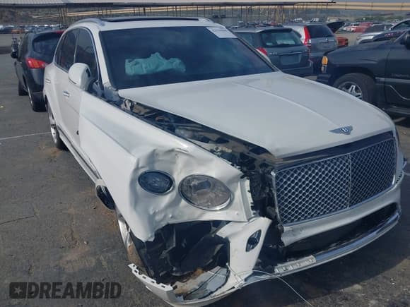 ✅ 2022 Bentley Bentayga V8 • VIN: SJAAM2ZV4NC016521 • Lot: 42154598. Listed on IAAI with 5,985 mi. Free auction sales archive from the USA and detailed vehicle history report at DreamBid. Image 6.