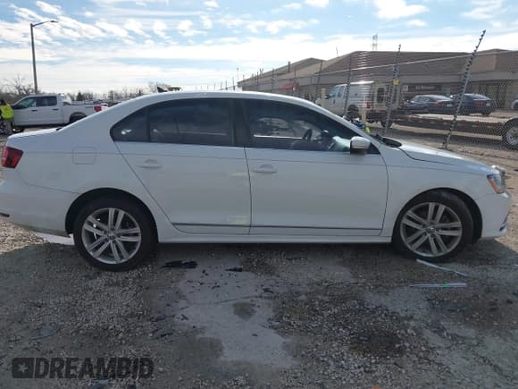 ✅ 2017 Volkswagen Jetta SEL • VIN: 3VWL17AJ2HM254485 • Lot: 43737032. Listed on IAAI with 32,291 mi. Free auction sales archive from the USA and detailed vehicle history report at DreamBid. Image 14.