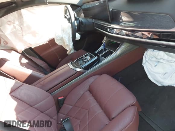 ✅ 2025 BMW 7 Series 740i xDrive • VIN: WBA33EH0XSCU64997 • Lot: 43517267. Wystawiony na IAAI z przebiegiem 8 443 mil. Bezpłatny archiwum sprzedaży aukcyjnych z USA i szczegółowy raport historii pojazdu na DreamBid. Zdjęcie 5.