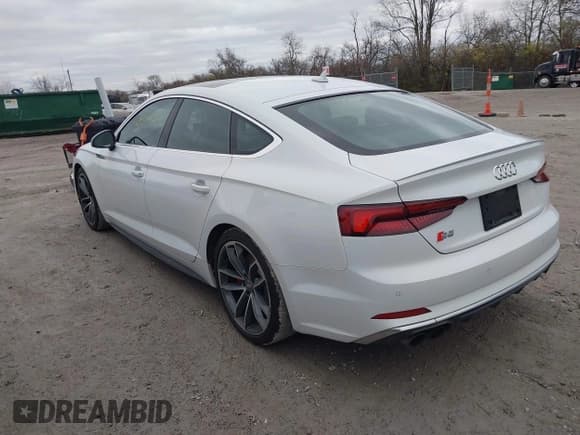 ✅ 2018 Audi S5 Sportback Premium Plus • VIN: WAUB4CF51JA040405 • Lot: 43804633. Wystawiony na IAAI z przebiegiem 114 170 mil. Bezpłatny archiwum sprzedaży aukcyjnych z USA i szczegółowy raport historii pojazdu na DreamBid. Zdjęcie 3.