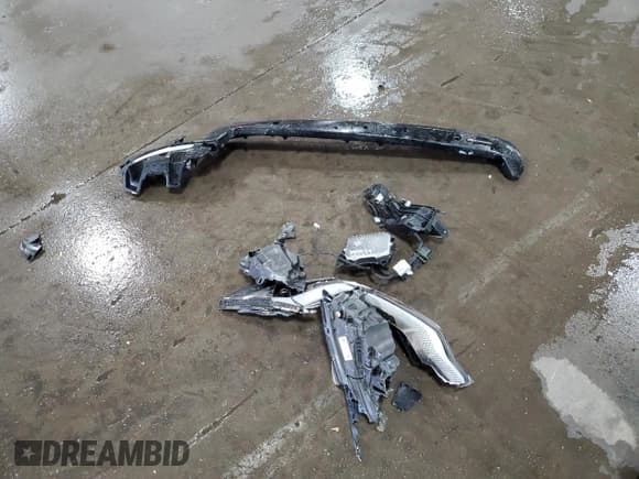 ✅ 2023 Land Rover Discovery HSE R-Dynamic • VIN: SALRM4EU4P2484616 • Lot: 66386055. Wystawiony na Copart z przebiegiem 19 697 mil. Bezpłatny archiwum sprzedaży aukcyjnych z USA i szczegółowy raport historii pojazdu na DreamBid. Zdjęcie 13.