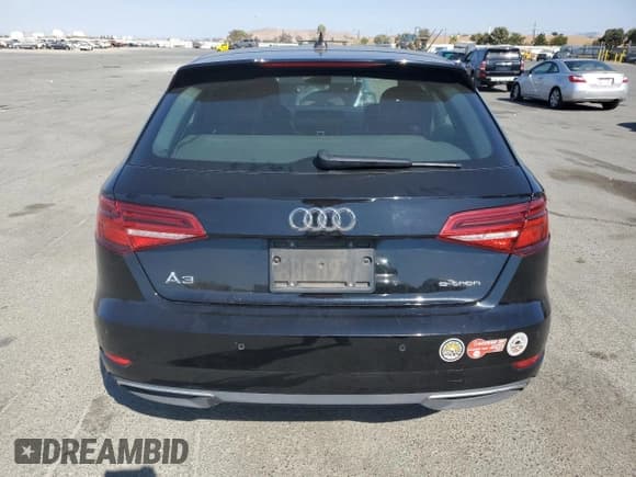 ✅ 2018 Audi A3 e-tron Sportback Premium Plus • VIN: WAUTPBFF9JA061338 • Lot: 70018405. Wystawiony na Copart z przebiegiem 59 022 mil. Bezpłatny archiwum sprzedaży aukcyjnych z USA i szczegółowy raport historii pojazdu na DreamBid. Zdjęcie 6.