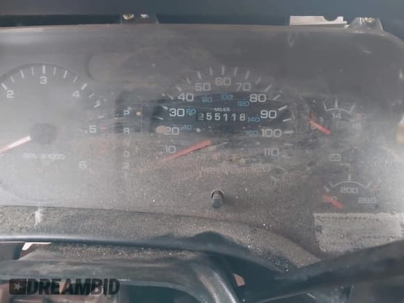 ✅ 1997 Dodge 1500 • VIN: 3B7HC13Y7VG826767 • Lot: 43624189. Wystawiony na IAAI z przebiegiem 255 118 mil. Bezpłatny archiwum sprzedaży aukcyjnych z USA i szczegółowy raport historii pojazdu na DreamBid. Zdjęcie 7.