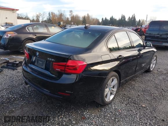 ✅ 2016 BMW 3 Series 328i xDrive • VIN: WBA8E3G55GNU02050 • Lot: 43740660. Listed on IAAI with 110,676 mi. Free auction sales archive from the USA and detailed vehicle history report at DreamBid. Image 4.