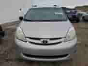 2009 Toyota Sienna LE z VIN 5TDZK23C79S272185, wystawiony jako Copart lot #90288145 z przebiegiem 272 534 mil mil oraz Czysty tytuł • Clean title. Historia ofert i sprzedaży dostępna na DreamBid. Obrazek 5.
