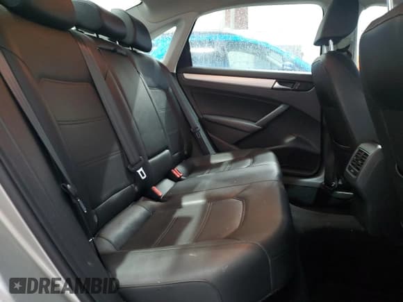 ✅ 2013 Volkswagen Passat SE • VIN: 1VWBN7A34DC070727 • Lot: 68444555. Wystawiony na Copart z przebiegiem 102 642 mil. Bezpłatny archiwum sprzedaży aukcyjnych z USA i szczegółowy raport historii pojazdu na DreamBid. Zdjęcie 10.