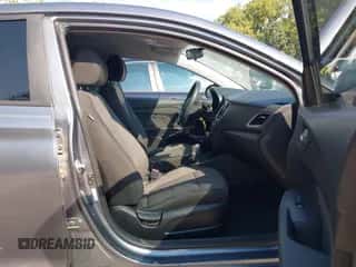 ✅ 2019 Hyundai Accent SE • VIN: 3KPC24A30KE042430 • Lot: 43204391. Wystawiony na IAAI z przebiegiem 94 110 mil. Bezpłatny archiwum sprzedaży aukcyjnych z USA i szczegółowy raport historii pojazdu na DreamBid. Zdjęcie 5.