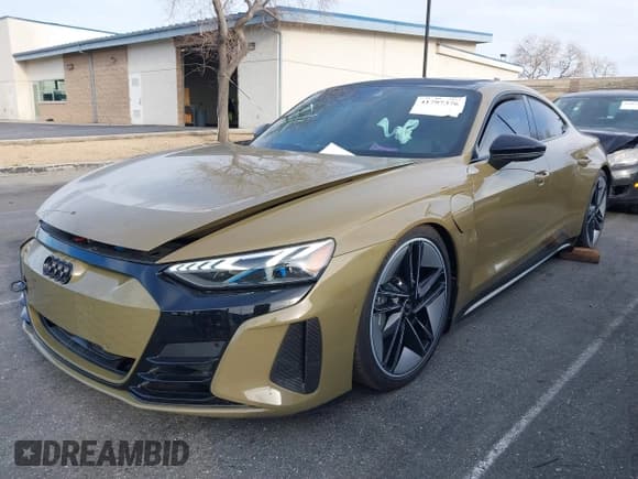 ✅ 2024 Audi RS e-tron GT • VIN: WAUBHBFW5R7900659 • Lot: 41797376. Wystawiony na IAAI z przebiegiem 1 010 mil. Bezpłatny archiwum sprzedaży aukcyjnych z USA i szczegółowy raport historii pojazdu na DreamBid. Zdjęcie 2.