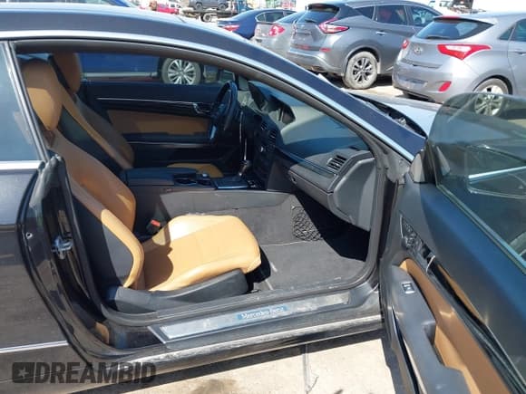 ✅ 2013 Mercedes-Benz E 350 • VIN: WDDKJ5KB3DF207881 • Lot: 41955127. Wystawiony na IAAI z przebiegiem 83 786 mil. Bezpłatny archiwum sprzedaży aukcyjnych z USA i szczegółowy raport historii pojazdu na DreamBid. Zdjęcie 5.