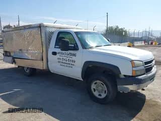 2007 Chevrolet Silverado 2500HD z VIN 1GBHK24U87E156598, wystawiony jako IAAI lot #40011047 z przebiegiem 329 806 mil mil oraz . Historia ofert i sprzedaży dostępna na DreamBid. Obrazek 1.