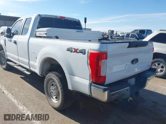 ✅ 2017 Ford F-250 XLT • VIN: 1FT7X2B62HEF20447 • Lot: 43143378. Wystawiony na IAAI z przebiegiem Nie podano. Bezpłatny archiwum sprzedaży aukcyjnych z USA i szczegółowy raport historii pojazdu na DreamBid. Zdjęcie 3.
