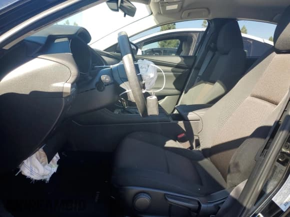 ✅ 2020 Mazda 3 • VIN: JM1BPABL9L1165397 • Лот: 86686215. Опубликован ранее на Copart с пробегом 33 002 миль. Бесплатный доступ к архиву аукционных продаж из США и подробный отчёт об истории автомобиля на DreamBid. Изображение 7.