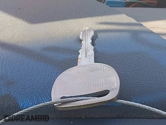 2001 Chevrolet Tahoe LT z VIN 1GNEK13T51J186505, wystawiony jako IAAI lot #42648332 z przebiegiem 282 884 mil mil oraz . Historia ofert i sprzedaży dostępna na DreamBid. Obrazek 11.