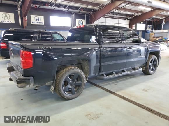 ✅ 2018 Chevrolet Silverado 1500 Custom • VIN: 3GCUKPEC7JG261100 • Лот: 68710964. Опубликован ранее на Copart с пробегом 138 588 миль. Бесплатный доступ к архиву аукционных продаж из США и подробный отчёт об истории автомобиля на DreamBid. Изображение 3.