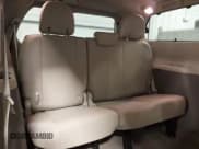 ✅ 2015 Toyota Sienna XLE • VIN: 5TDYK3DC7FS615976 • Lot: 43613176. Wystawiony na IAAI z przebiegiem 209 936 mil. Bezpłatny archiwum sprzedaży aukcyjnych z USA i szczegółowy raport historii pojazdu na DreamBid. Zdjęcie 18.